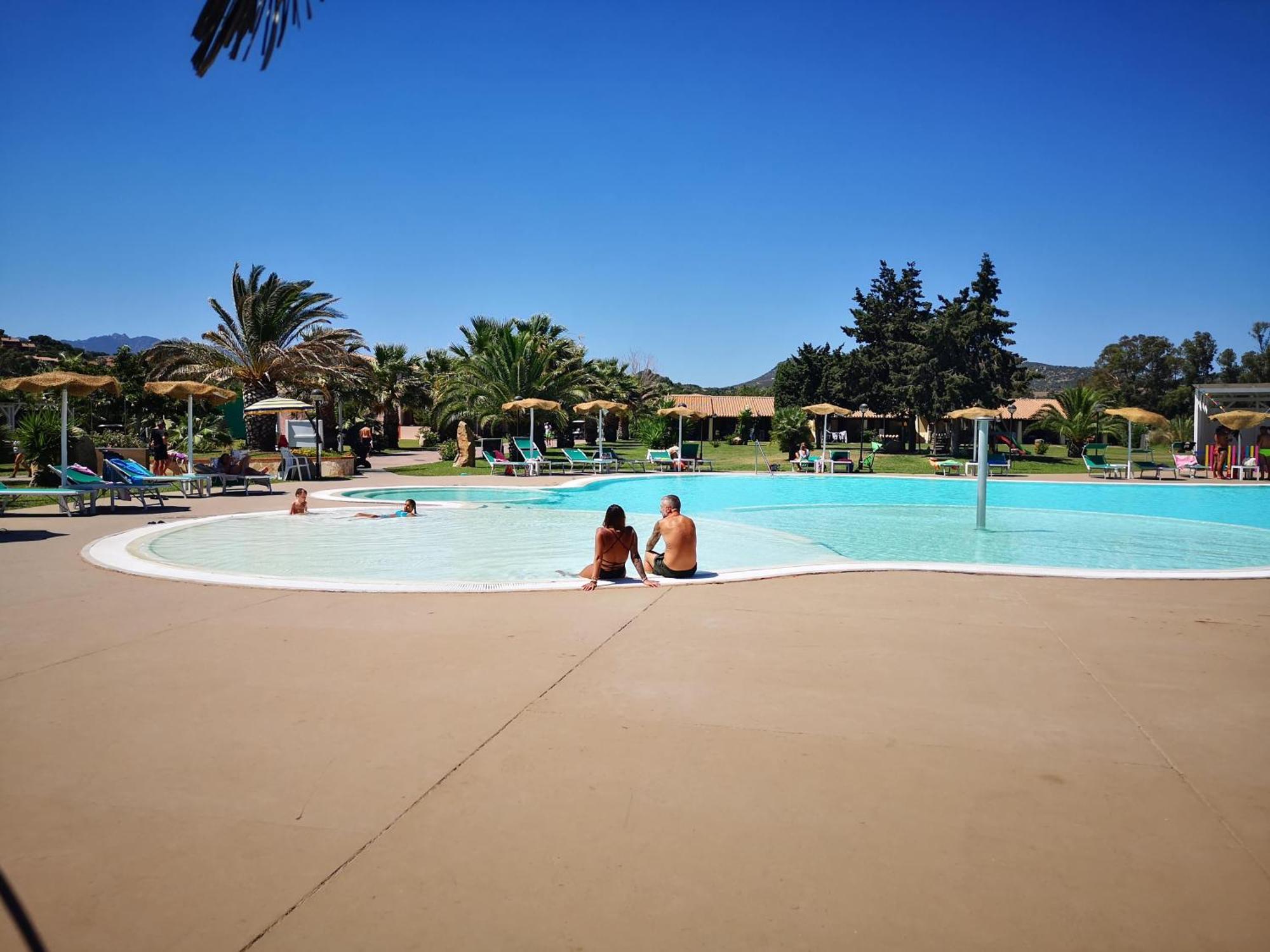 Rey Beach Club Monte Nai Exterior foto